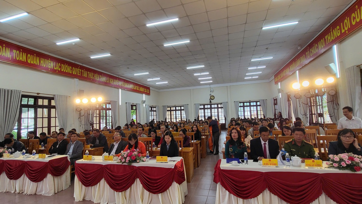 Các đại biểu tham dự hội nghị