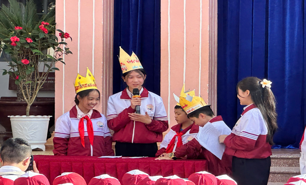 SINH HOẠT DƯỚI CỜ